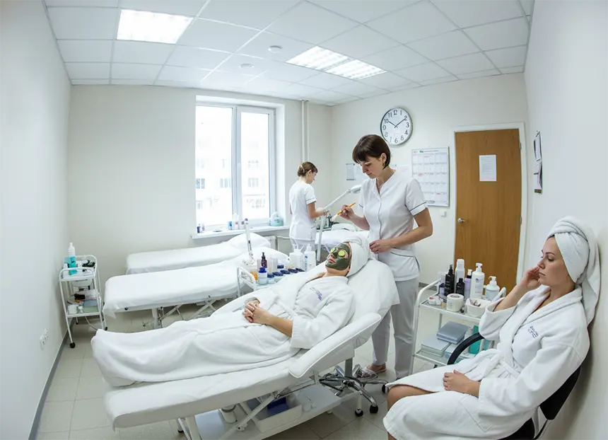 Traditional Spa / LED Facial Treatment